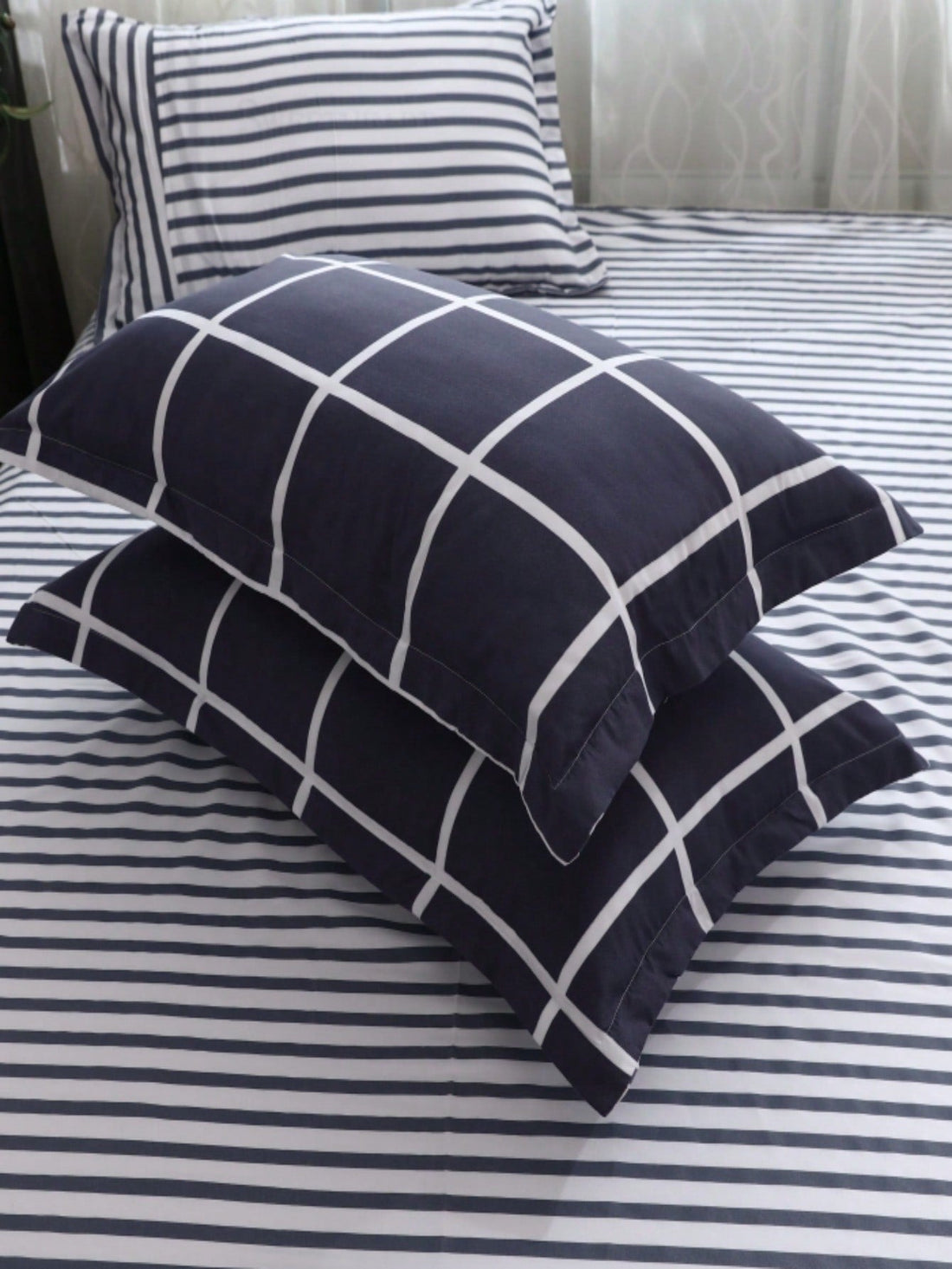 Single Polyester MXG Pillowcase: Comfort and Style for Your Bed