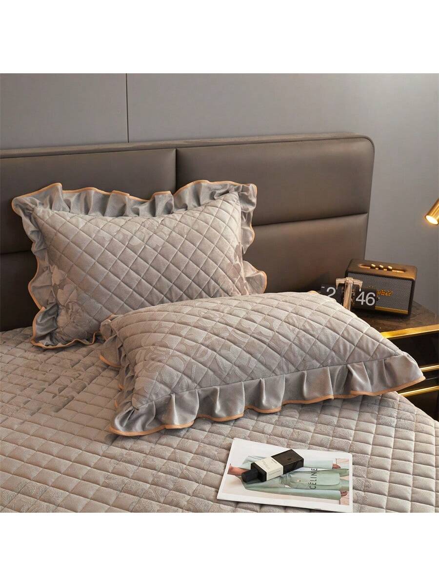 Velvet Bed Skirt Set – A Touch of Elegance and Comfort