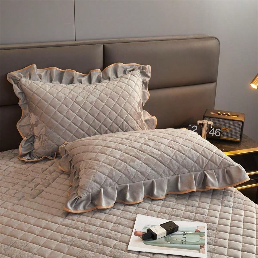 Velvet Bed Skirt Set – A Touch of Elegance and Comfort